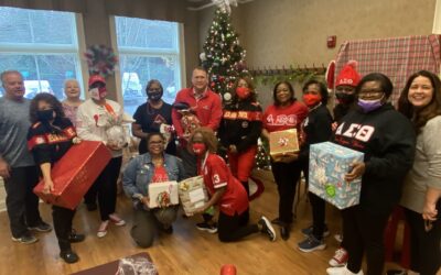 Santa Delivers Christmas to Local Seniors In Need